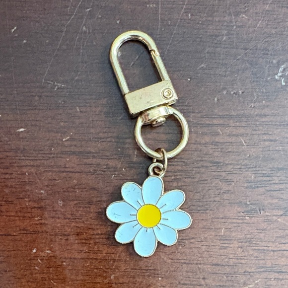 The Unbranded Brand Accessories - Zipper pull Gold and Blue Flower Keychain